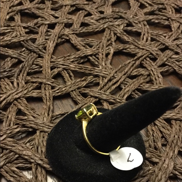 NWOT Oval Peridot & Gold Ring Size 7(SOLD) - Picture 6 of 8